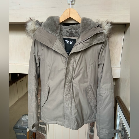 TNA New Summit Jacket from Aritzia … like new! - Picture 11 of 16